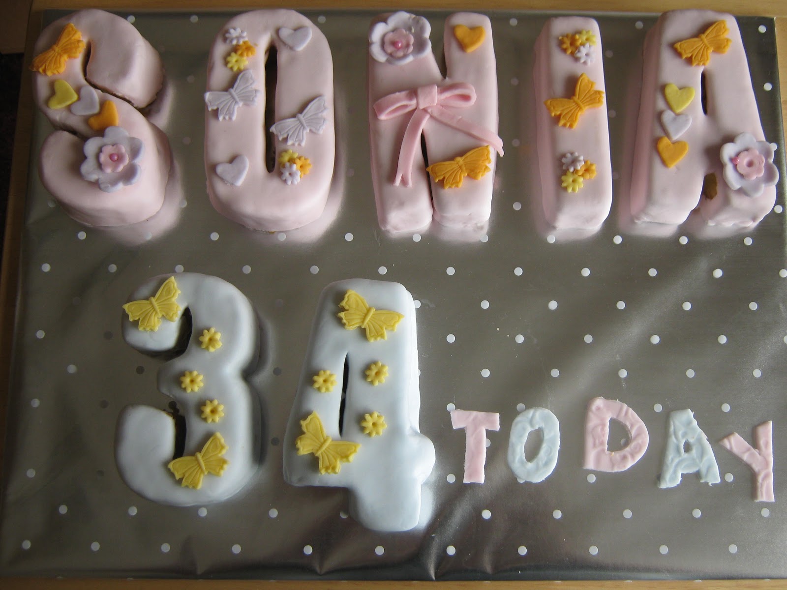 Magic Lady Cakes: Birthday Letter Cakes