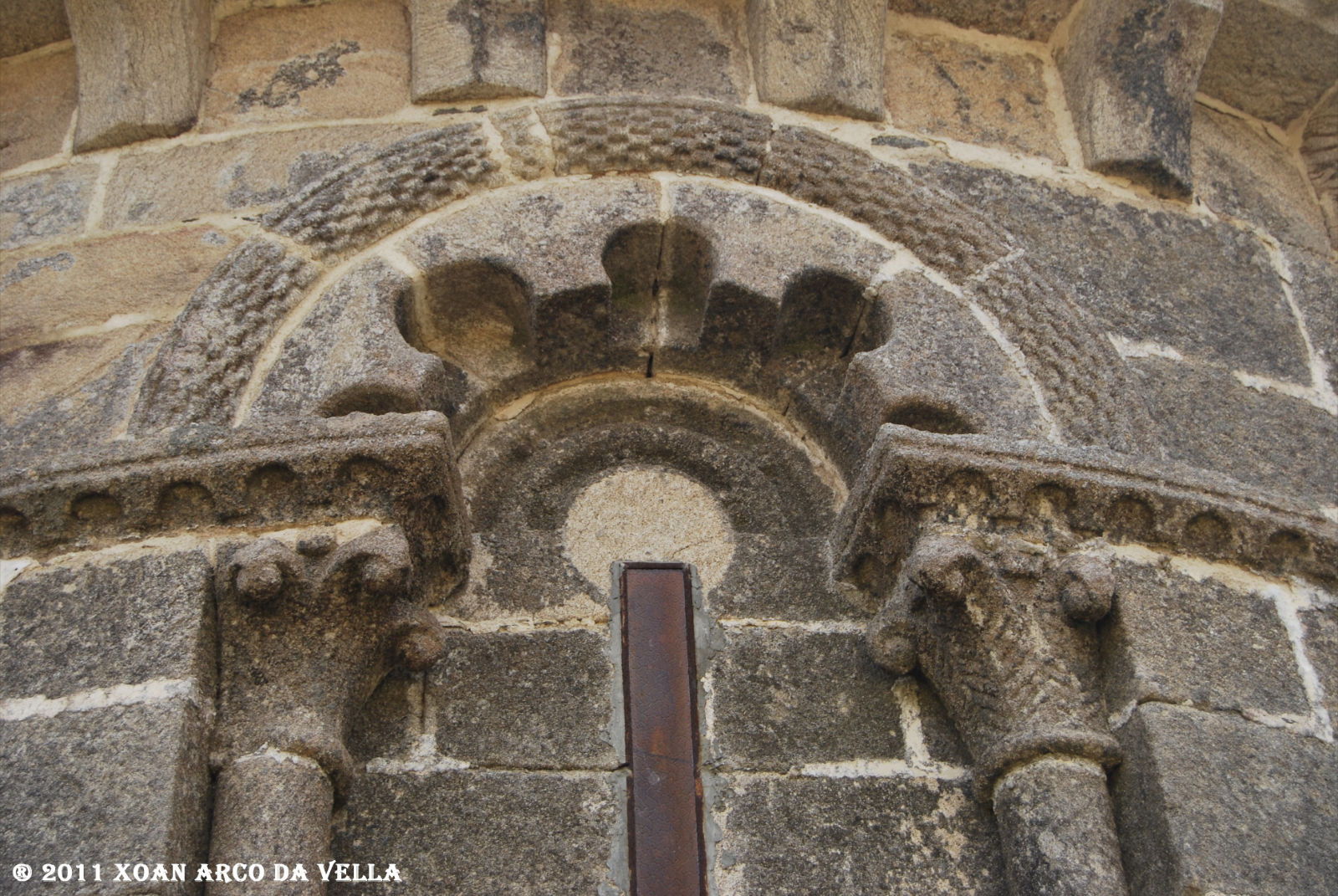 XOAN ARCO DA VELLA IGREXA DE OCA A ESTRADA