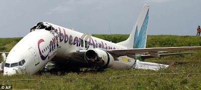 [Internacional] Fotos do Acidente da Caribbean Airlines 737_800+-+Caribbean+Airlines+-+Guiana+-+jul2011_+%252813%2529