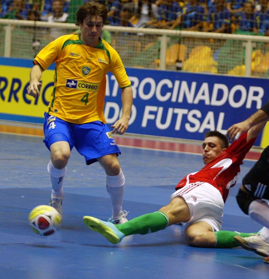 Melhor do mundo no futsal, Ferrão busca repetir feitos de Falcão e