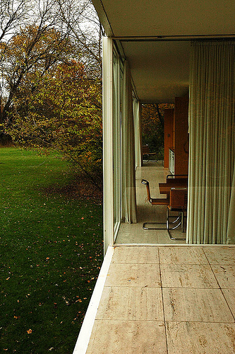 Architecture as Aesthetics: The Farnsworth House / Mies van der Rohe Architecture as Aesthetics: The Farnsworth House / Mies van der Rohe