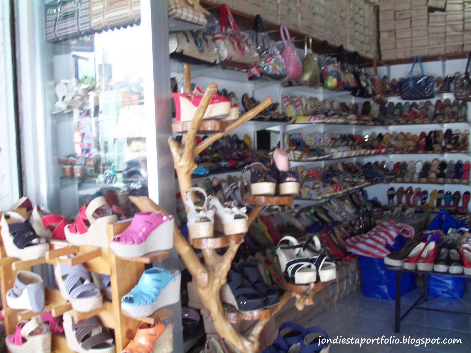 Tsinelas meaning image