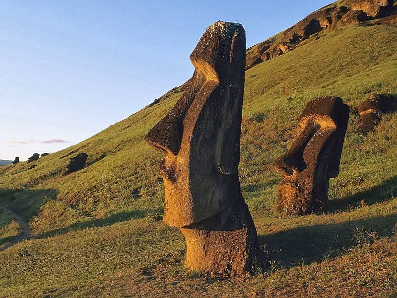 http://4.bp.blogspot.com/-Ud5f7NJTw6g/Ukxmxyc2BqI/AAAAAAAAB6k/DedeJjXYxQM/s1600/Isla-de-pascua-estatuas.jpg