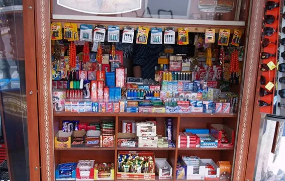 Χαλκίδα: Συνελήφθη πασίγνωστος περιπτεράς που πήγε να πουλήσει λαθραία τσιγάρα και καπνό!