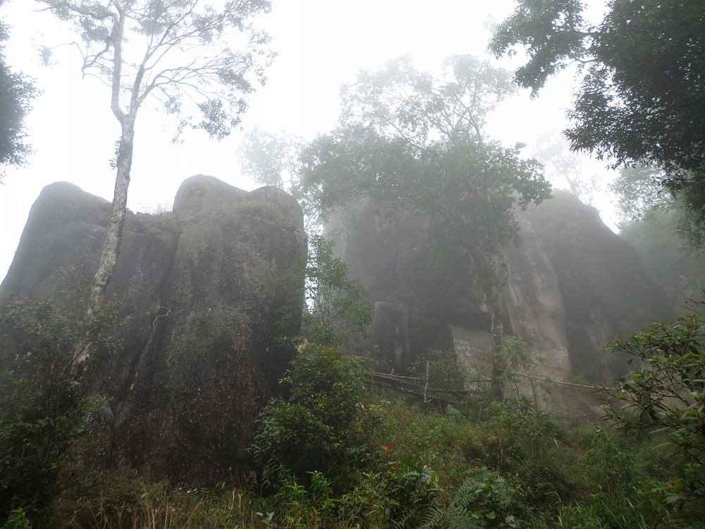 Just Go Go To See The Beauty In Indonesia Hamparan Gugusan Batu Di Gunung Lingga Ratu