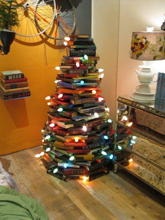 casa de fifia blog de decoração : árvore de natal feita de livros !!