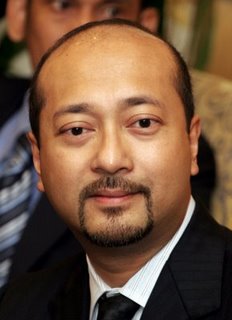http://4.bp.blogspot.com/-UiAWQhGVr38/T3lOp82uEUI/AAAAAAAARbc/UPQP9wpEEMI/s1600/Mukhriz+Mahathir.jpg