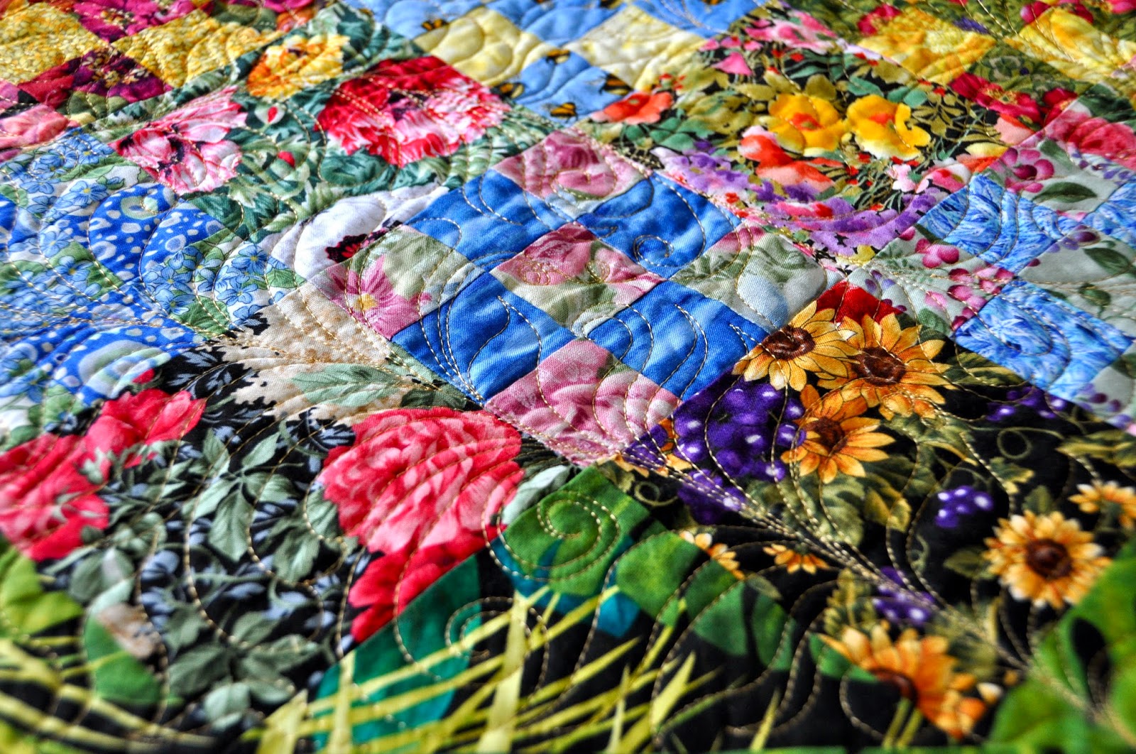 LuAnn Kessi Wildflowers Quilt.....Under the Needle