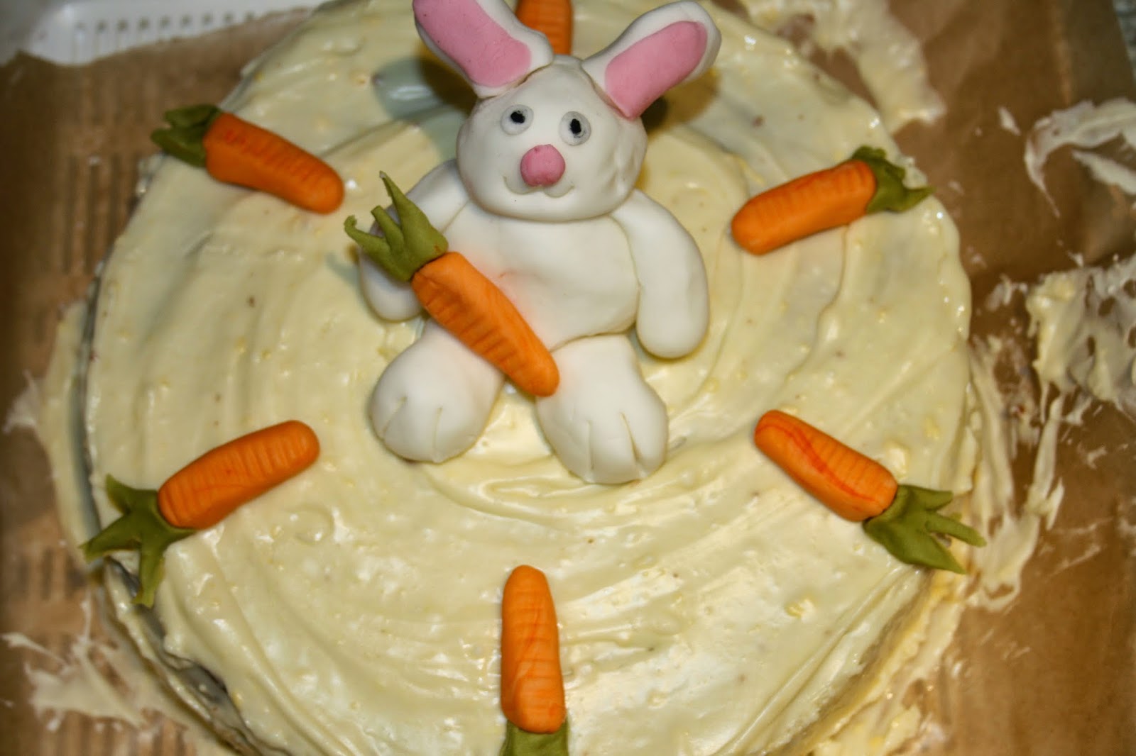 Caroline Makes.... Carrot Cake with Walnut and Pineapple and Fondant