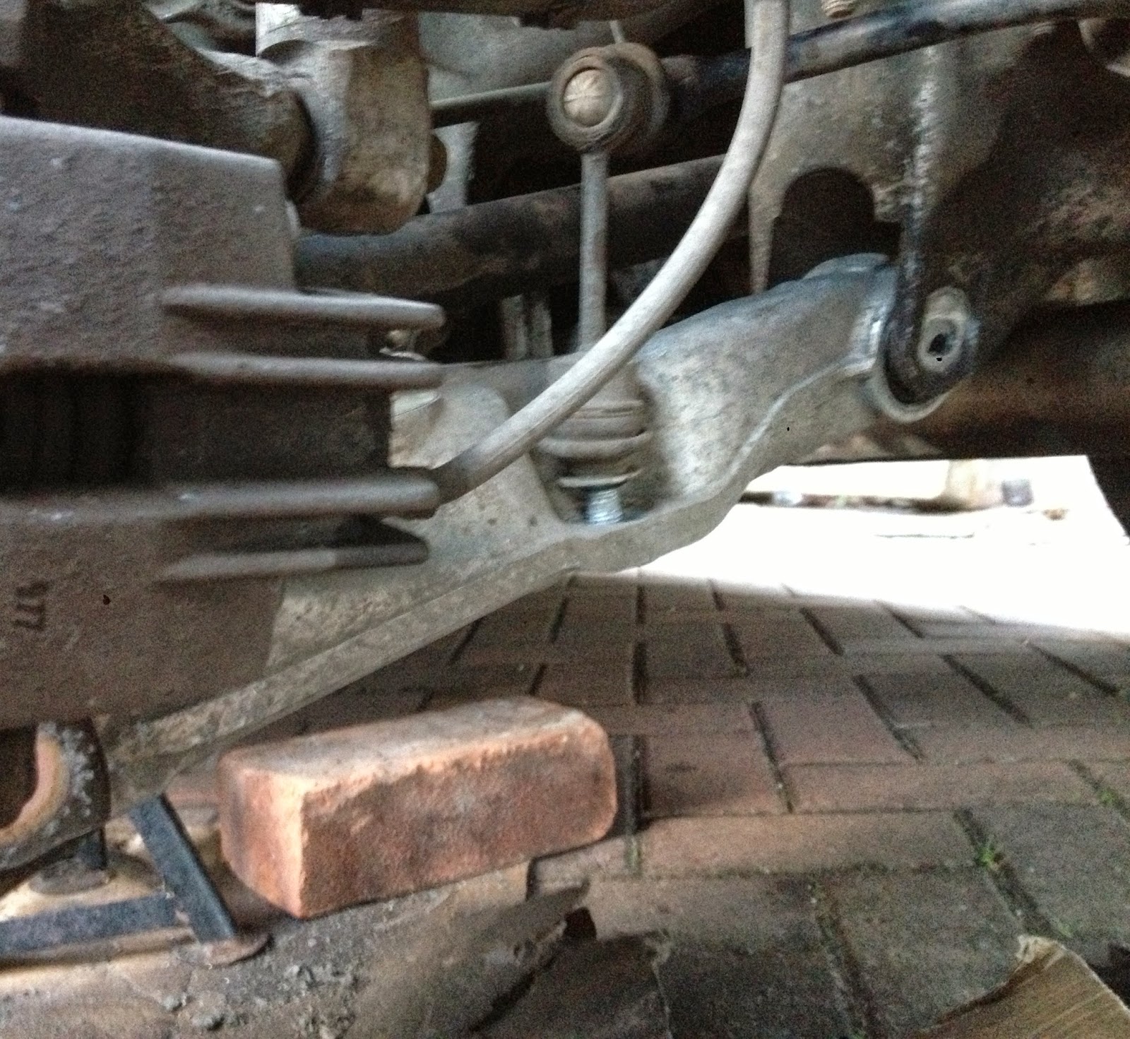 Beemer Lab E60 Replacing the Rear Trailingarm / Bushes