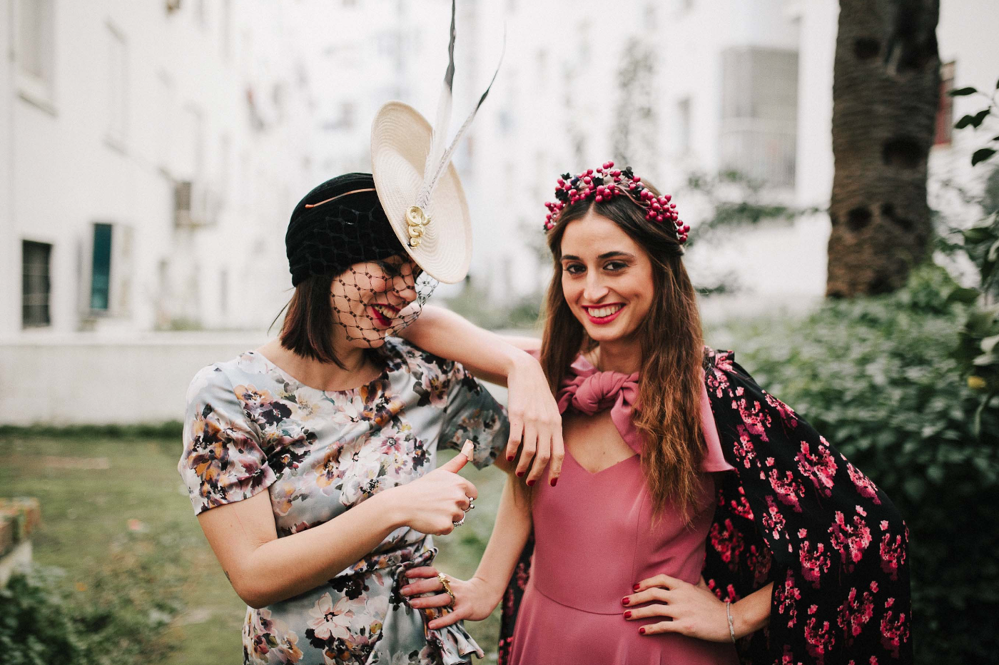 tocado invitada cherubina sevilla pamela boda blog atodoconfetti
