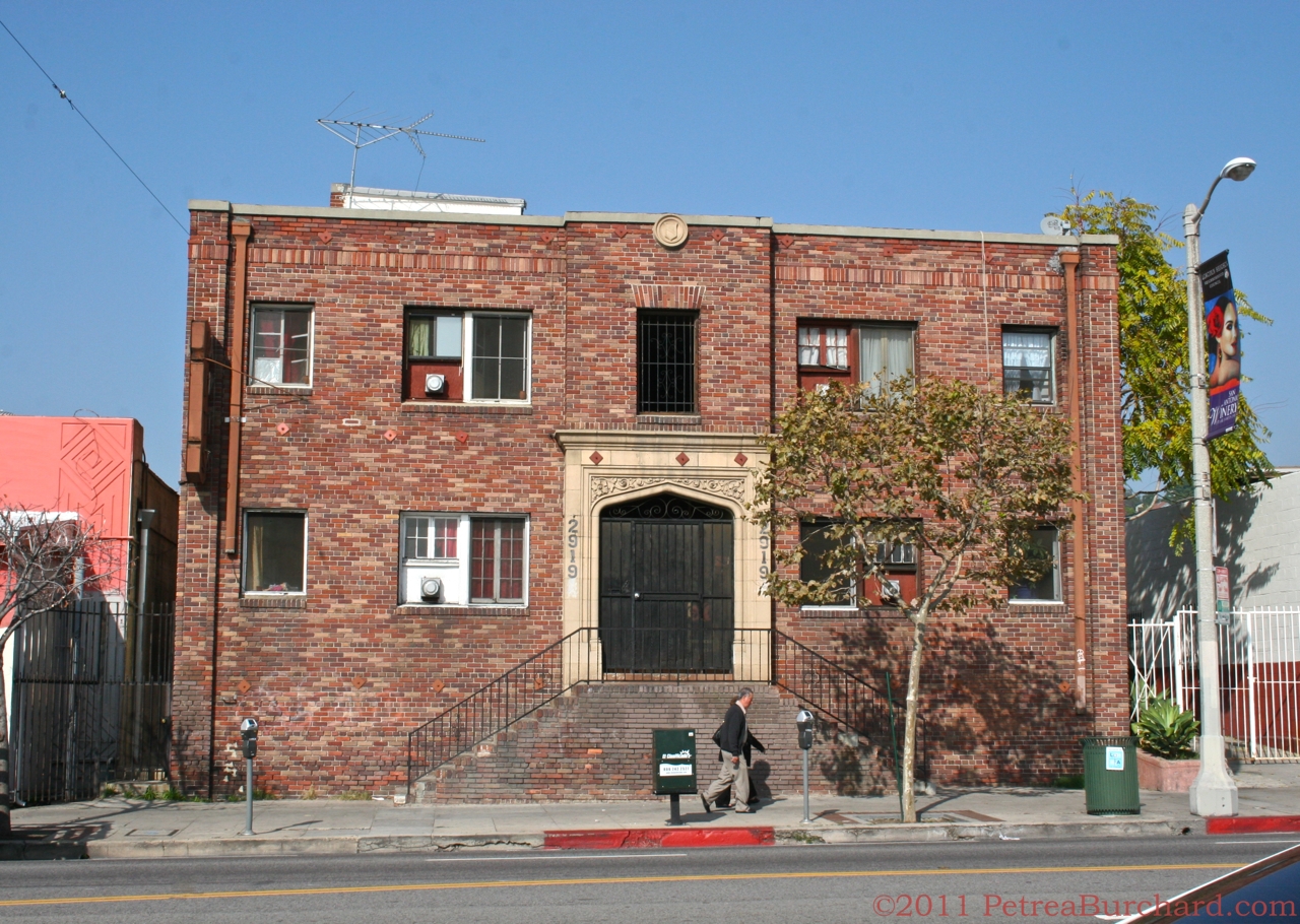 Living Vicuriously, aka Pasadena Daily Photo, has moved. Lincoln