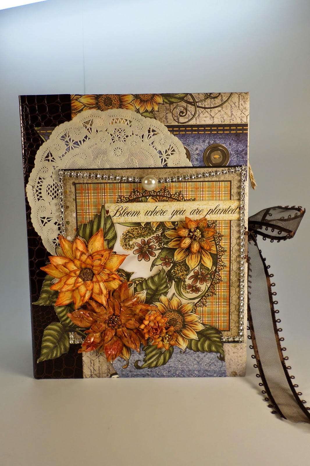 Designs by Shellie 81/2 x 61/2 SCRAPBOOK ALBUM FEATURING HEARTFELT