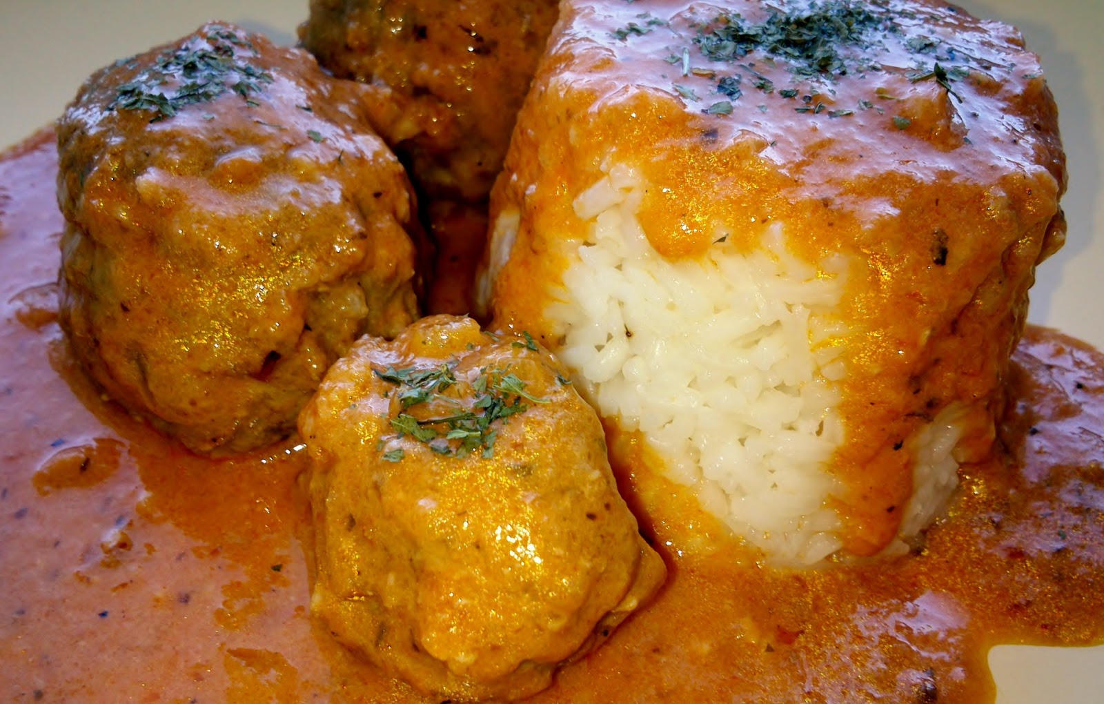 Cooking with Blueberry Meatballs in Creamy Tomato Sauce with Rice