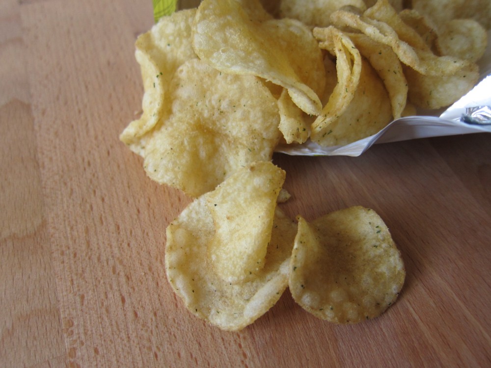 Review Lay's Wasabi Ginger Kettle Cooked Chips Brand Eating