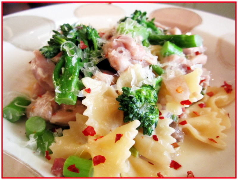 Red Kitchen Recipes Chicken & Bowtie Pasta with Broccolini