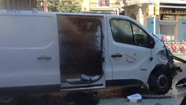 Τρομοκρατική επίθεση στη Βαρκελώνη - Μακελειό! Φορτηγό έπεσε πάνω σε πλήθος Τρομοκρατική επίθεση στη Βαρκελώνη - Μακελειό! Φορτηγό έπεσε πάνω σε πλήθος