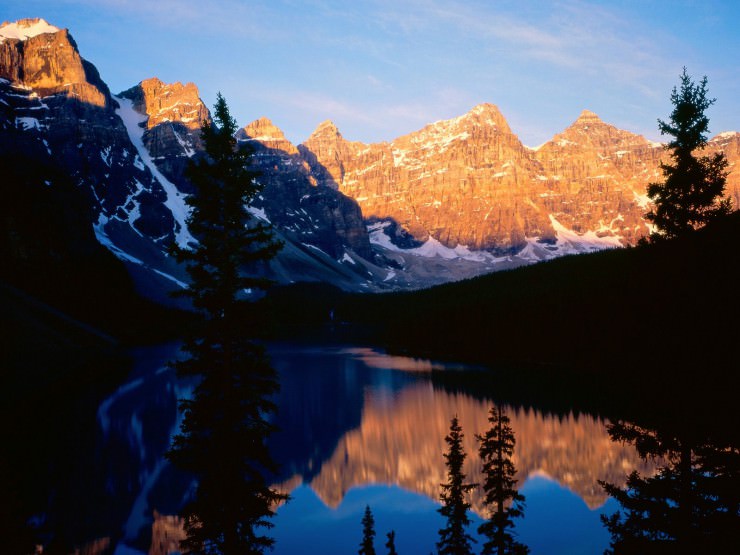 Beautiful Moraine Lake in Canada Beautiful Moraine Lake in Canada