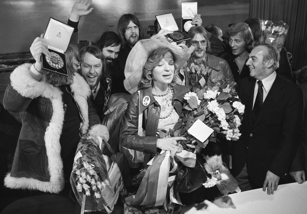 Avengers in Time 1975, Music Eurovision Song Contest