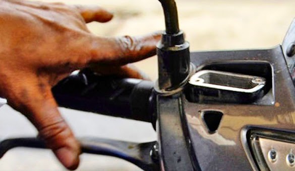 Memompa Handle Rem Hingga Keras Mengganti dan Menguras Minyak Rem Sepeda Motor