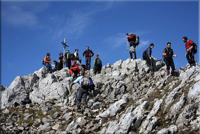 Concurrida cima de Aizkorri