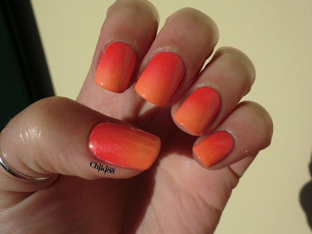 Nail art - Sfumature arancioni - step 1 - foto al sole
