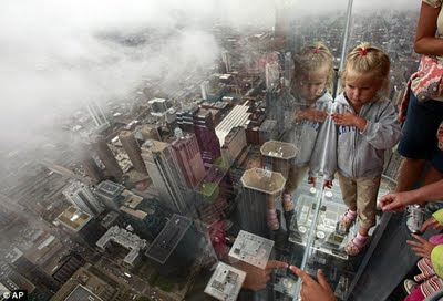 Amazing Buzz 4u Highest Glass Floor Of The World In Chicago Usa