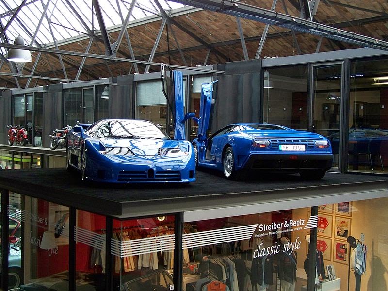 Une Bugatti EB110 SS et une EB110 GT Une Bugatti EB110 SS et une EB110 GT