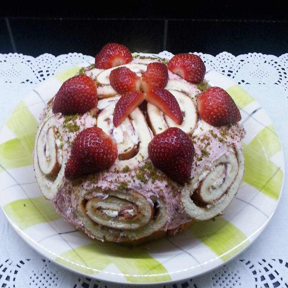 Orman Meyveli Rulo Pasta Tarifi Orman Meyveli Rulo Pasta Tarifi