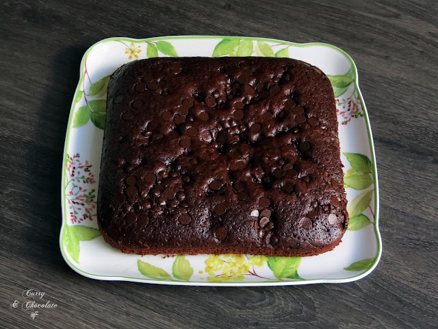 Bizcocho de yogur con cacao y pepitas de chocolate – Chocolate yogurt cake Bizcocho de yogur con cacao y pepitas de chocolate – Chocolate yogurt cake
