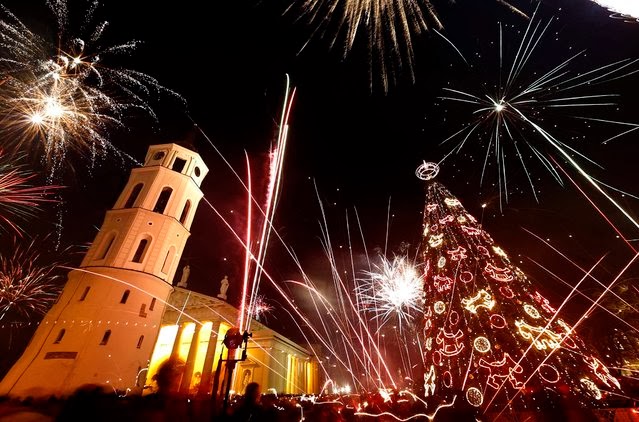 Fuegos Artificiales, año nuevo 2014, Vilnius, Lituania Fuegos Artificiales, año nuevo 2014, Vilnius, Lituania