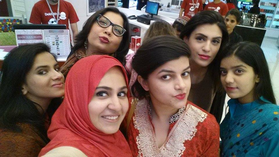 How can we NOT Pout Valentine's Gift Ideas, Red Gifts, Gifts for Him, Gifts for her, Gifts in Pakistan, Perfumes, Personalized Gifts, Scentsation, Beauty blog, Beauty bloggers meetup, Hot and cold mug, red alice rao, redalicerao