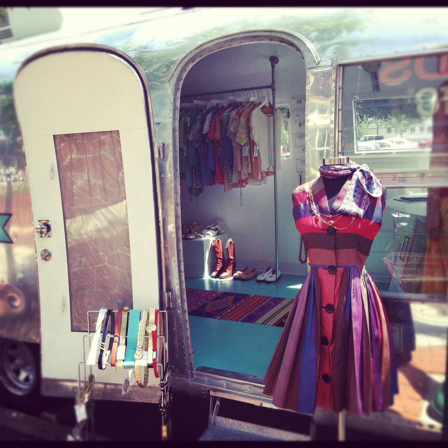 Spectacles Mobile Vintage Boutique
