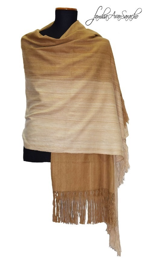 Chal de Vicuña N° V627 Hilado Fino "Familia Avar Saracho" $ 110000.- DISPONIBLE