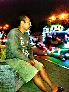 Ayah lagi pingin naik becak lampu :D Ayah lagi pingin naik becak lampu :D