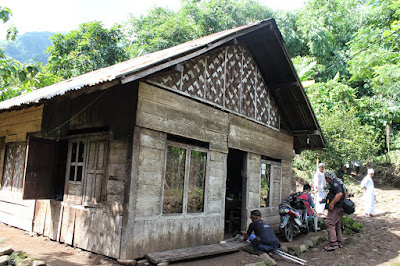 Rumah adat kampung buadaya Jalawastu
