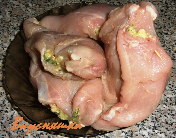 натуральная куриная котлета фаршированная зеленью и сыром фаршированные куриные котлеты