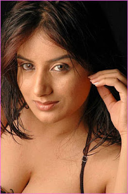 Pooja-Gandhi-Hot-Telugu-Actress