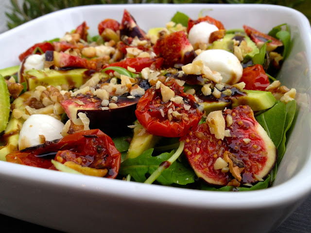 Yndlingssalater: Lækker salat med figner, semidried tomater og mozzerella - Mit livs kogebog