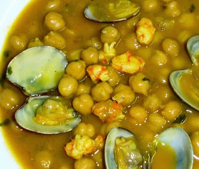  Garbanzos con almejas y gamba roja