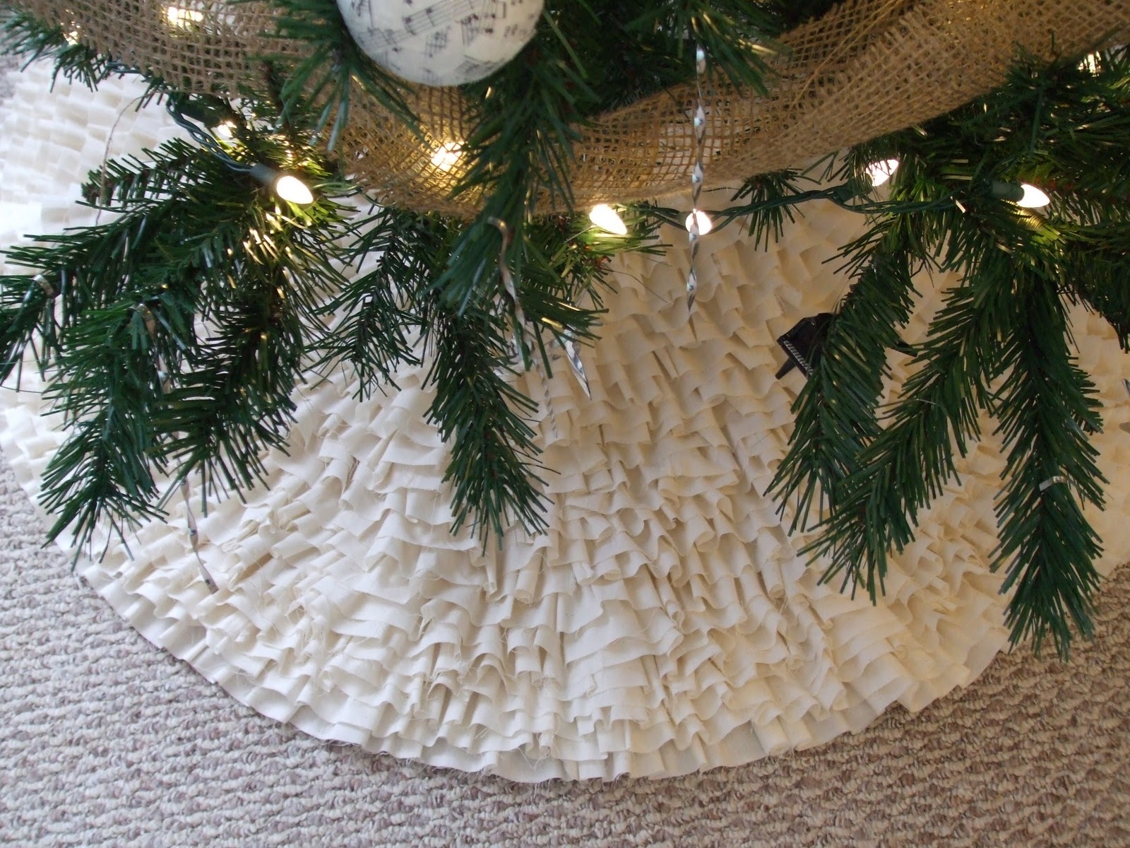 simply chic treasures My Ruffled Tree Skirt