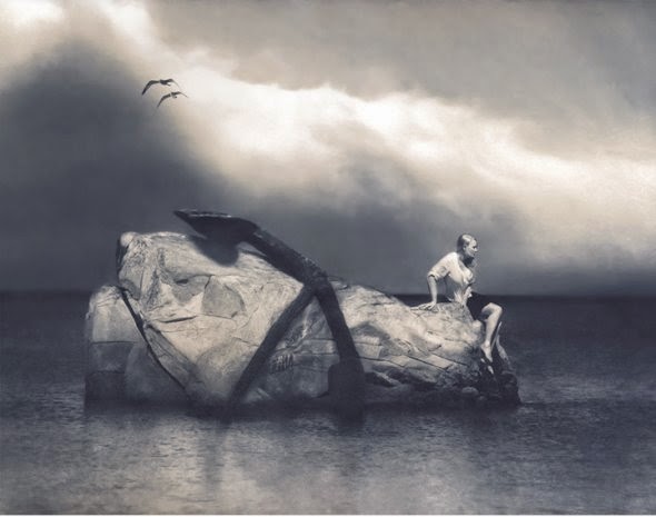 As surreais e oníricas fotografias monocromáticas de Emma Powell Emma Powell fotografia surreal onírica sombria emotiva como pintura sonhos monocromático