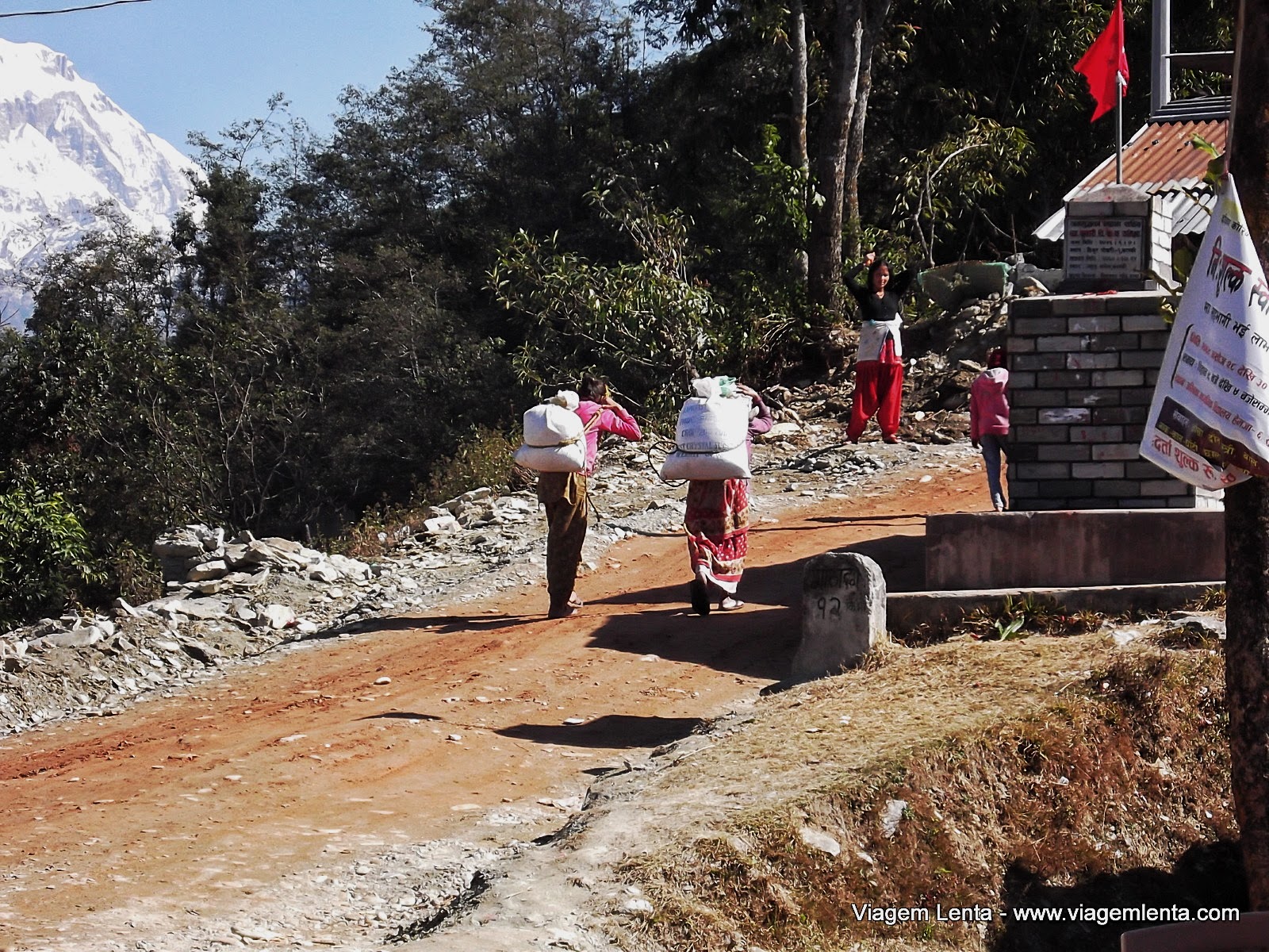 Dias 59 a 63 da viagem: Pokhara, Nepal e o trekking próximo ao Annapurna Relato da viagem à Pokhara, seu lindo lago Phewa, no interior do Nepal e o trekking, às margens do Monte Annapurna, na cordilheira do Himalaia.