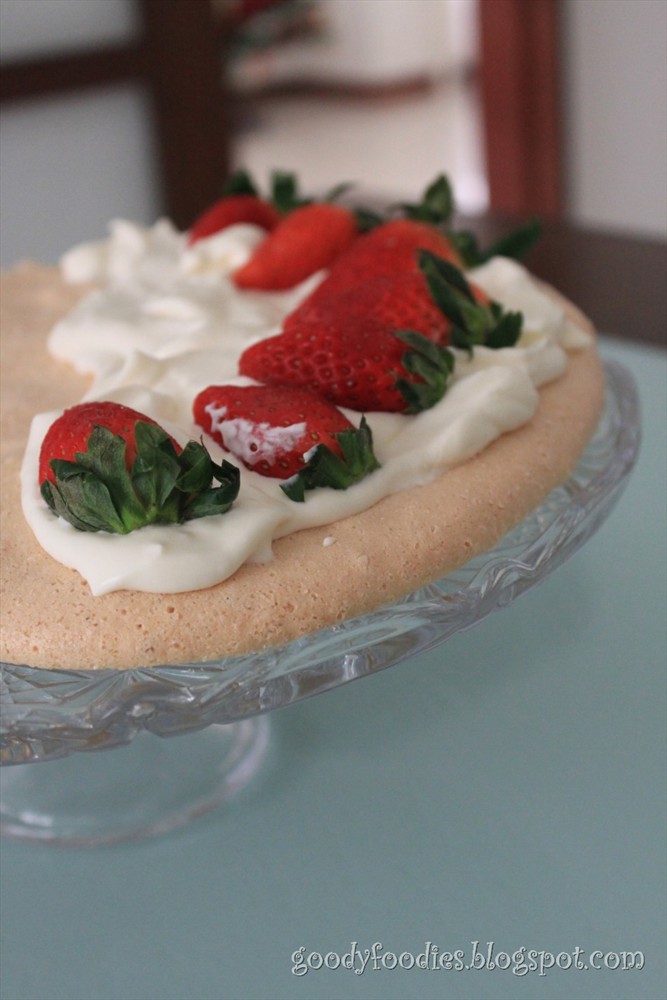 GoodyFoodies I baked Delia Smith's Pavlova with Fresh Strawberries