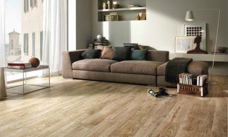 Houtlook vloer. tegelvloer die er uitziet als een houten vloer ...