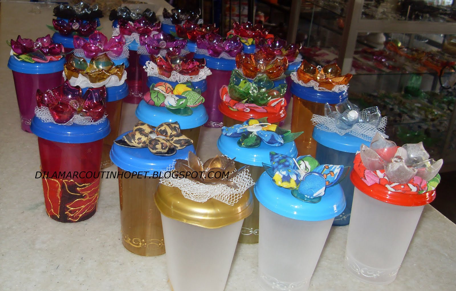 http://dilamarcoutinhopet.blogspot.com/2011/06/copo-de-requeijao-vira-embalagem-para.html