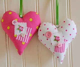 Sachê coração - bordado e patchwork Sachê coração - bordado e patchwork