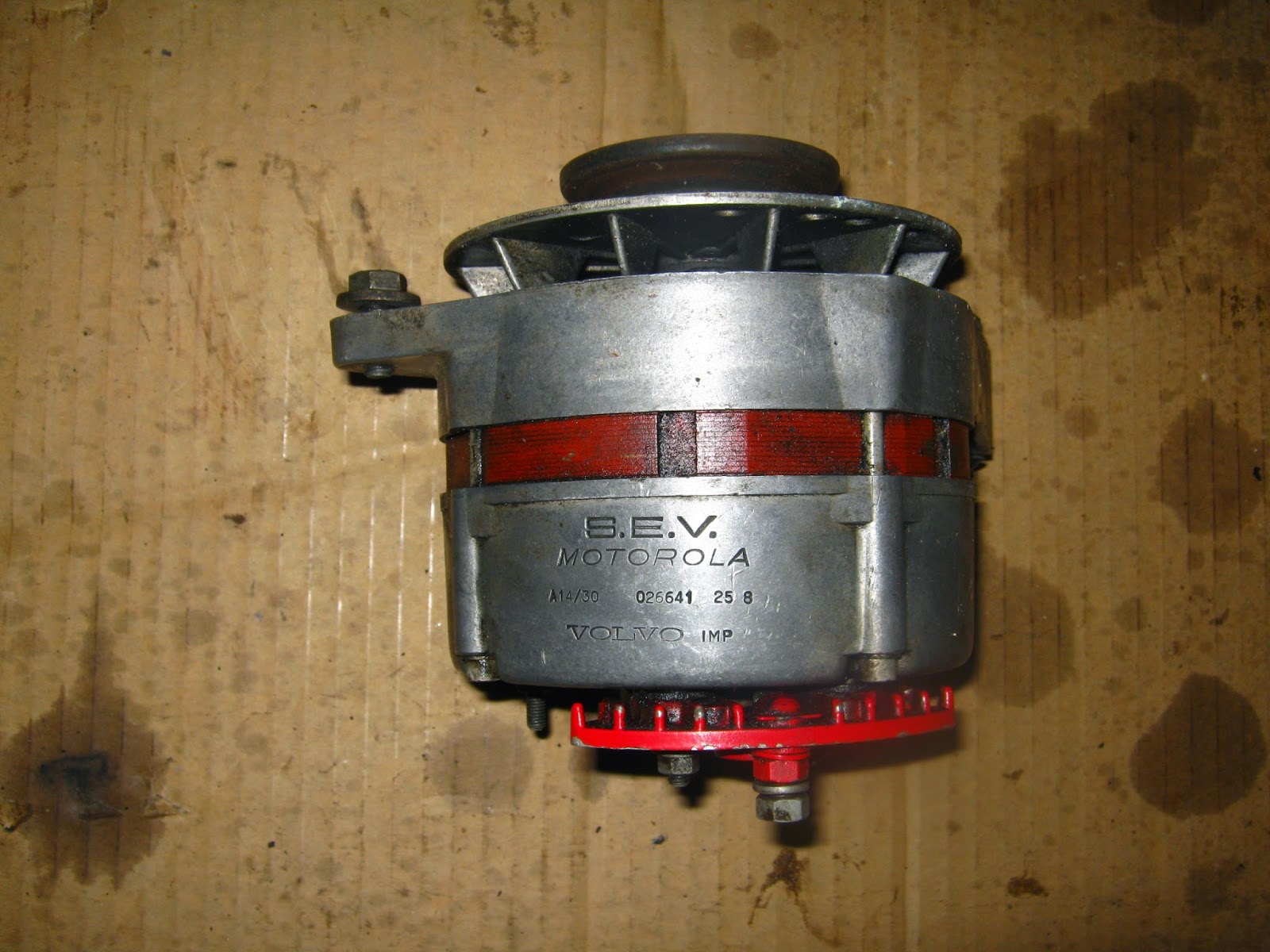 Restoration Volvo 122S 1969 Replacing the old SEV Motorola alternator
