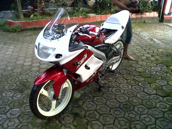 vixion dan lebih baik menggunakan fairing Ninja 150 RR asli karena title=