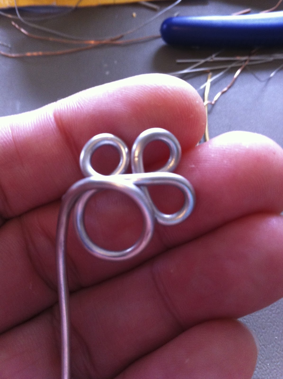 AptToCraft Matching bracelet and earrings...with help from the wire jig